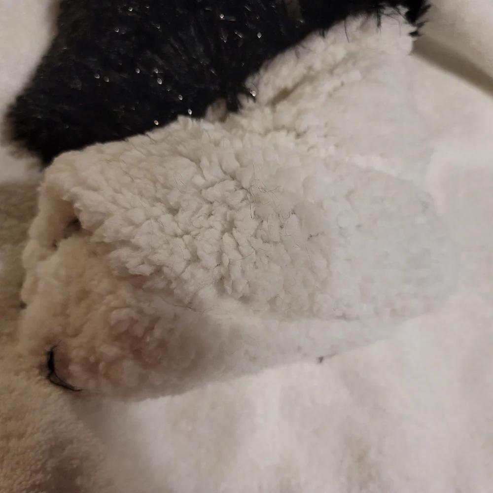 NWT JUSTICE COZY BOOTIE WITH GRIPPERS M/L BLACK